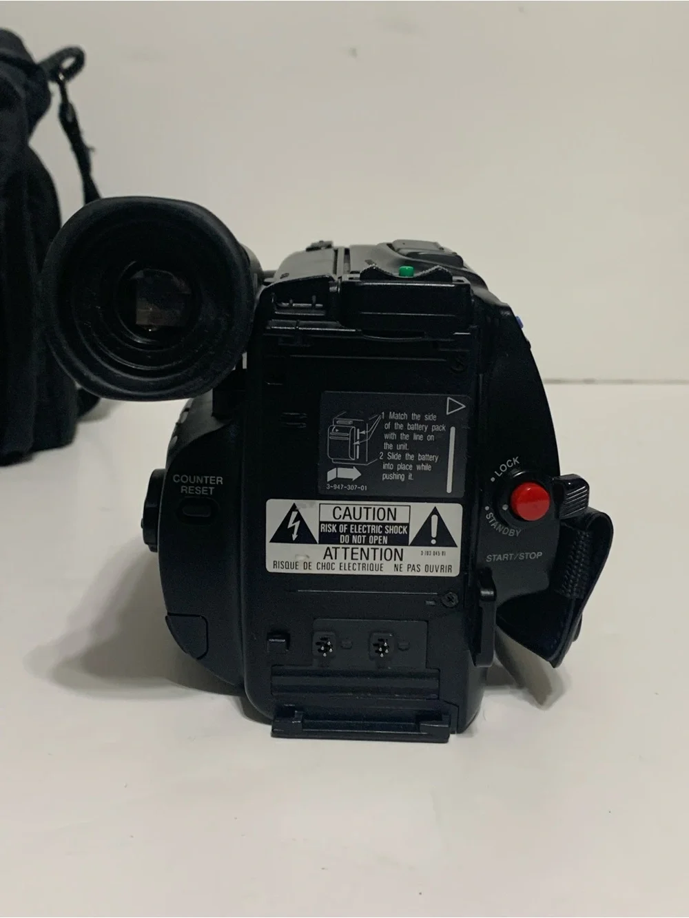 Sony CCD-TR21 Video 8 Handycam Camcorder 10x Zoom Bundle Tested Working Vintage